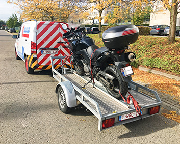 Voiture de dépannage avec plateau coulissant